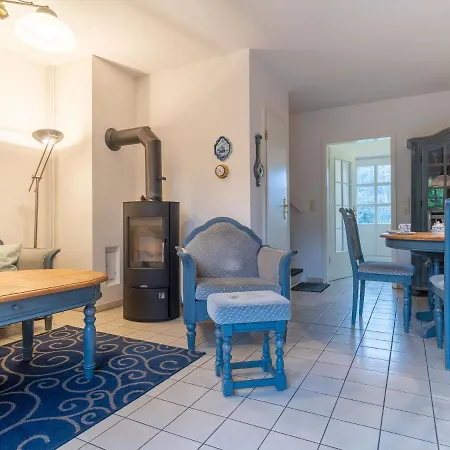 Mit Kamin In Einer *