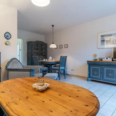 Mit Kamin In Einer *